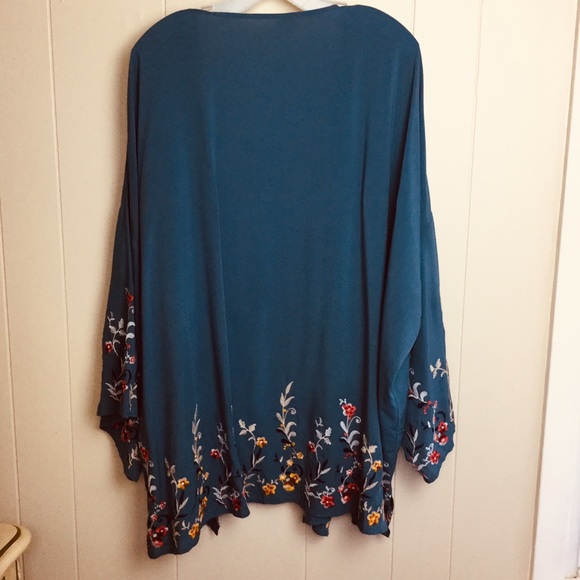 A Beautiful soul embroidered kimono/duster plus 2X - Picture 10 of 15